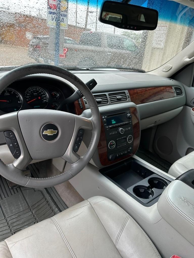 Chevrolet Suburban LT 1500 2WD 2014