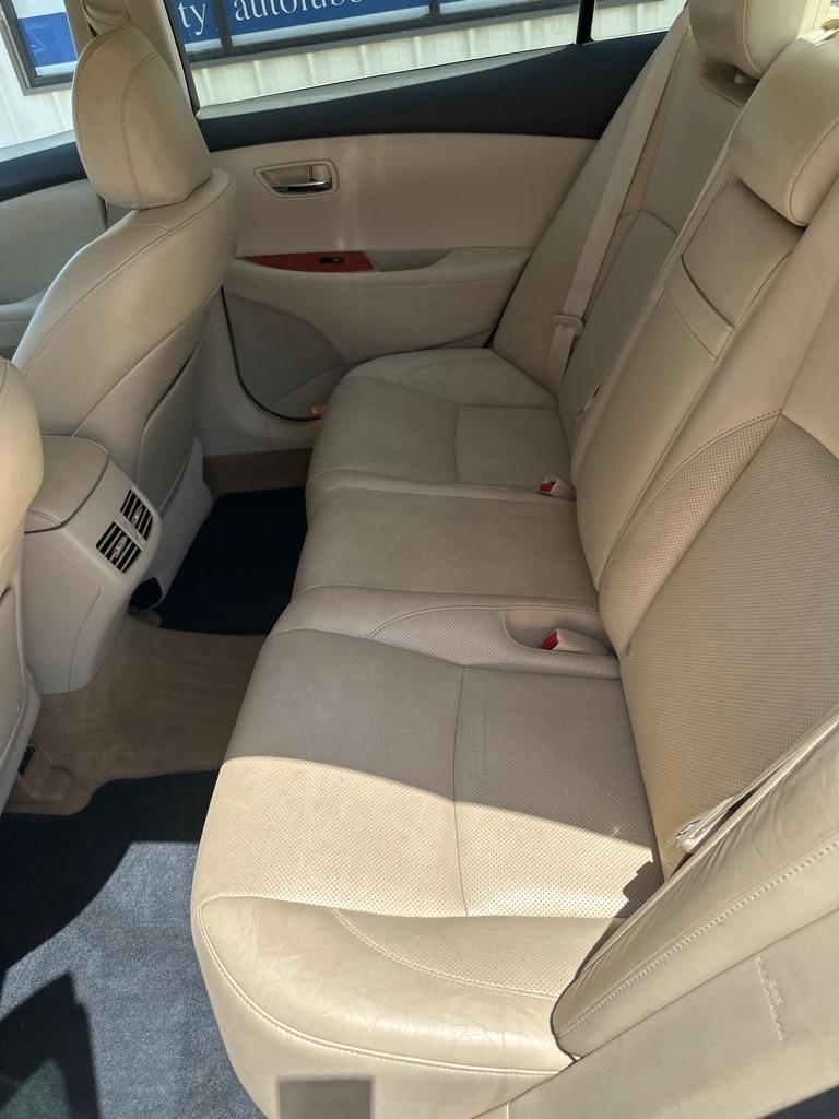 Lexus ES 350 Sedan 2011