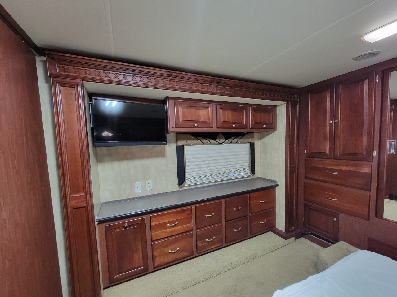 Tiffin Motorhomes Phaeton  2008