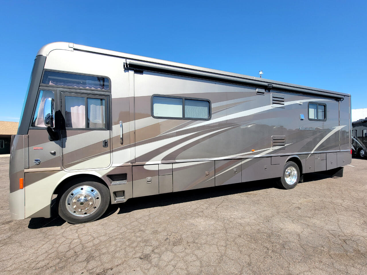 Winnebago Adventurer  2012 Winnebago Adventurer  2012