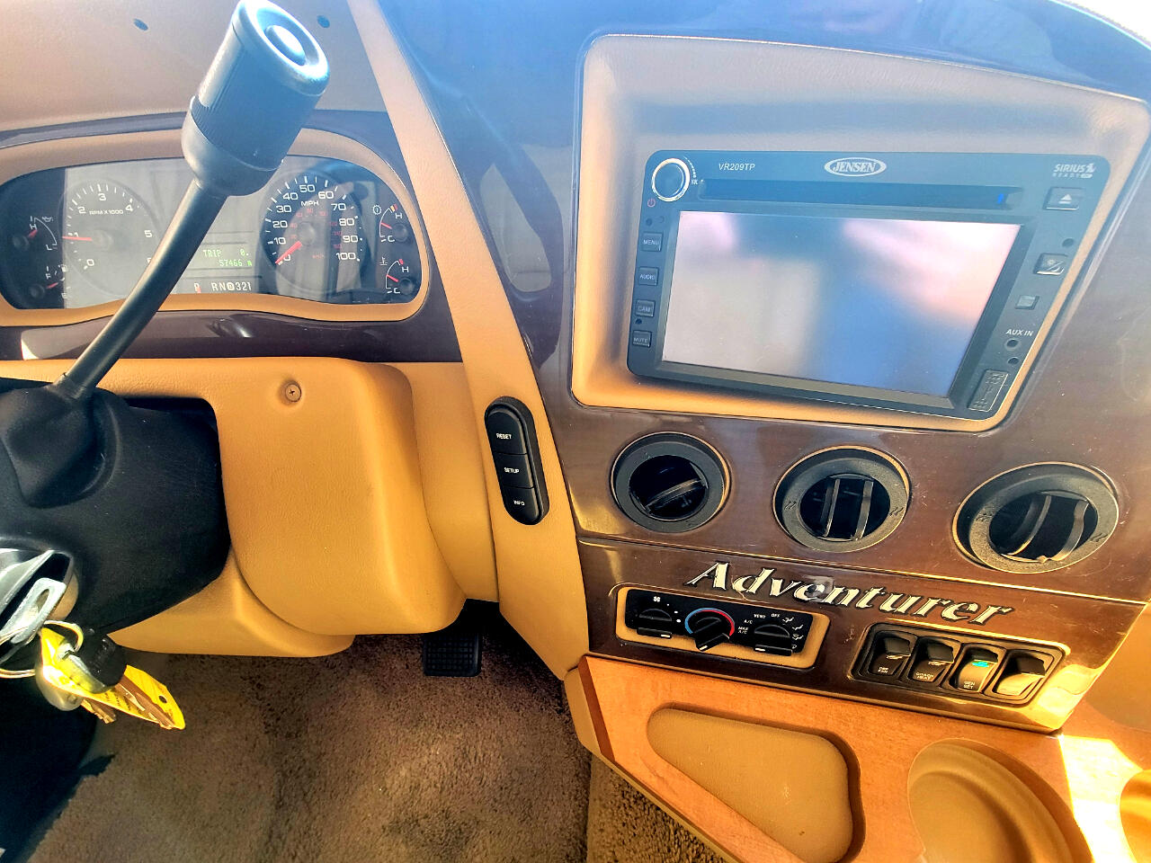 Winnebago Adventurer  2012 Winnebago Adventurer  2012