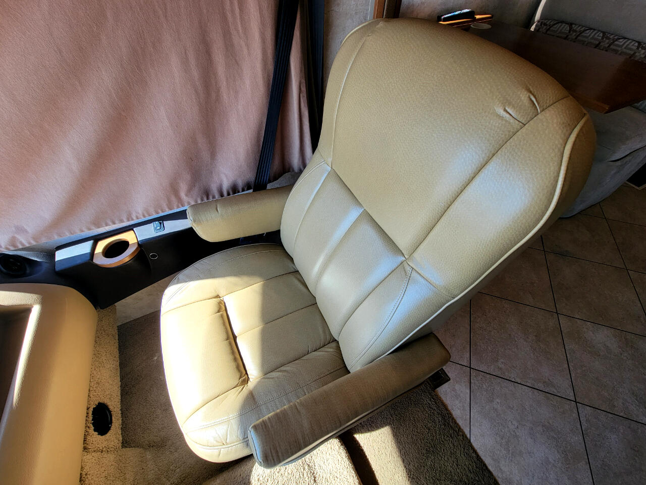 Winnebago Adventurer  2012 Winnebago Adventurer  2012