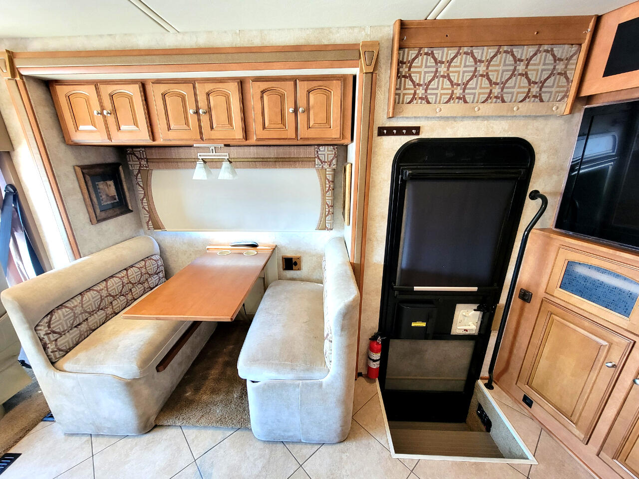 Winnebago Adventurer  2012 Winnebago Adventurer  2012