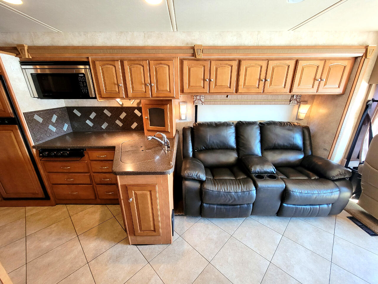 Winnebago Adventurer  2012 Winnebago Adventurer  2012