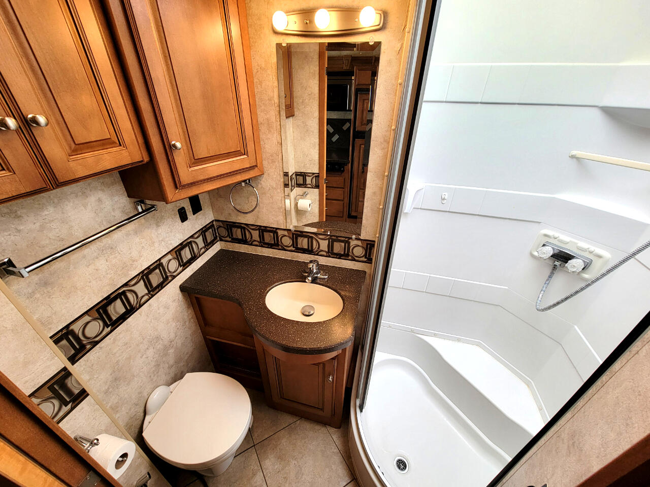 Winnebago Adventurer  2012 Winnebago Adventurer  2012