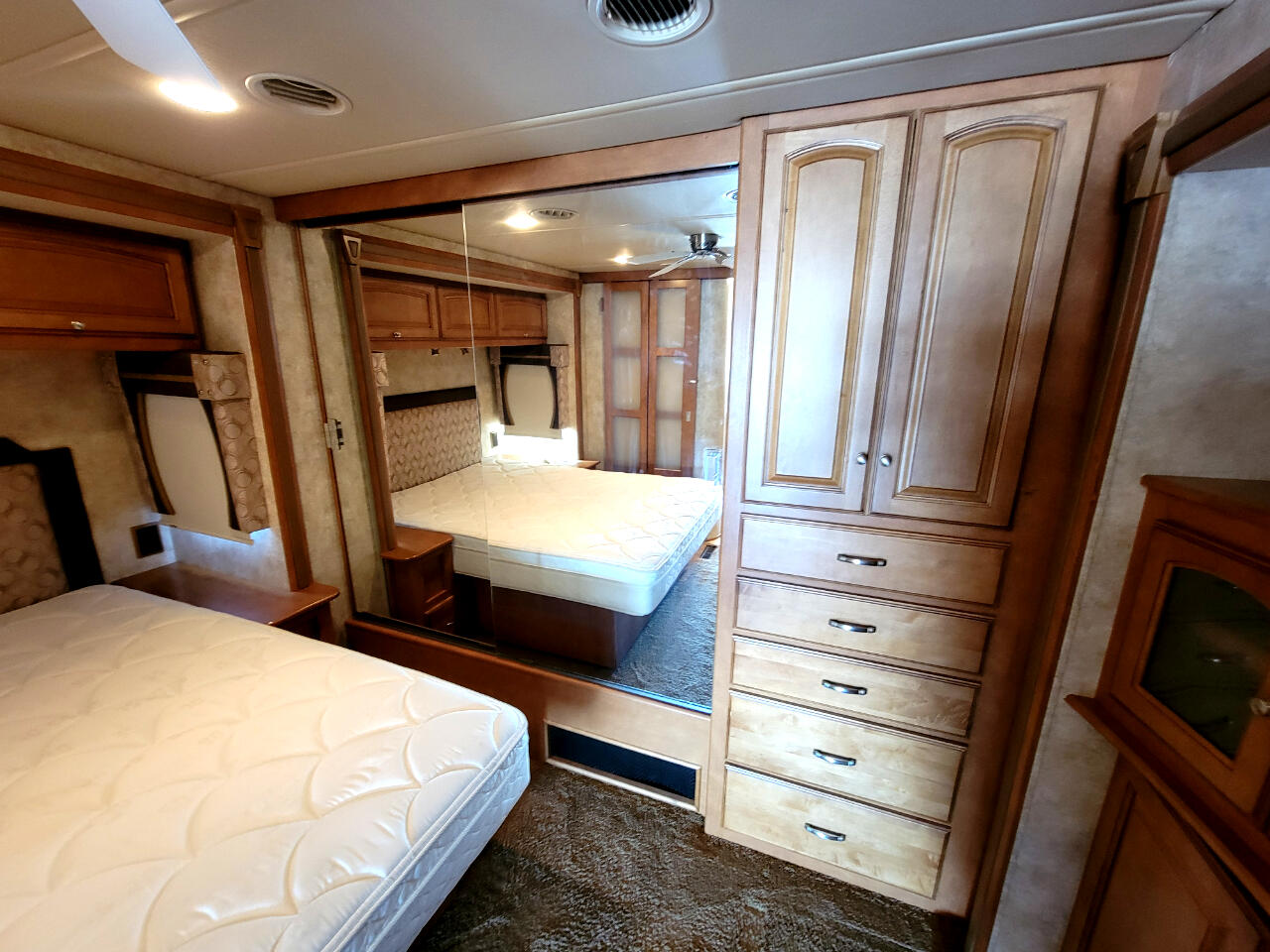Winnebago Adventurer  2012 Winnebago Adventurer  2012