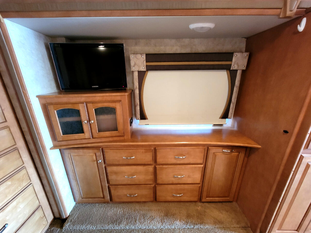 Winnebago Adventurer  2012 Winnebago Adventurer  2012