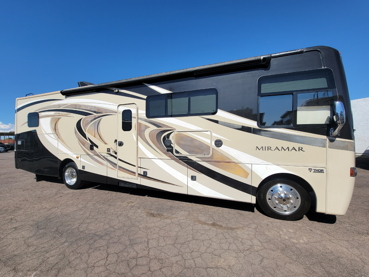 2017 Thor Motor Coach Miramar 34.1
