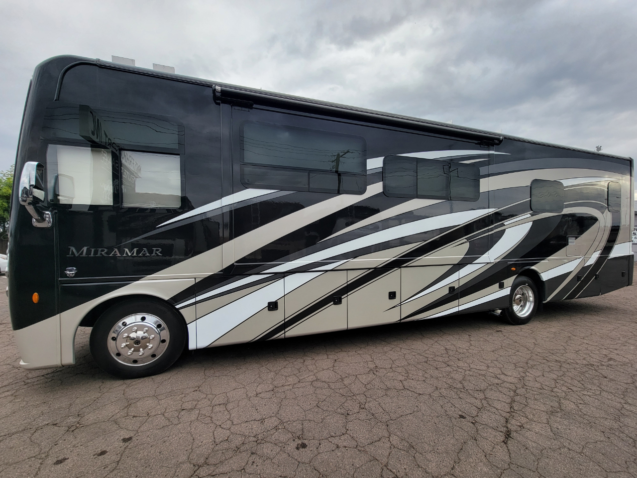 2018 Thor Motor Coach Miramar 35.3