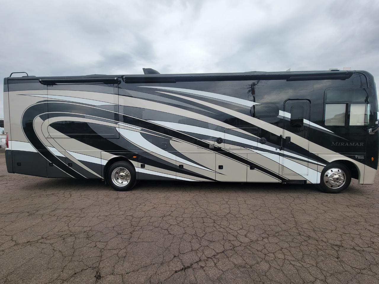Thor Motor Coach Miramar  2018