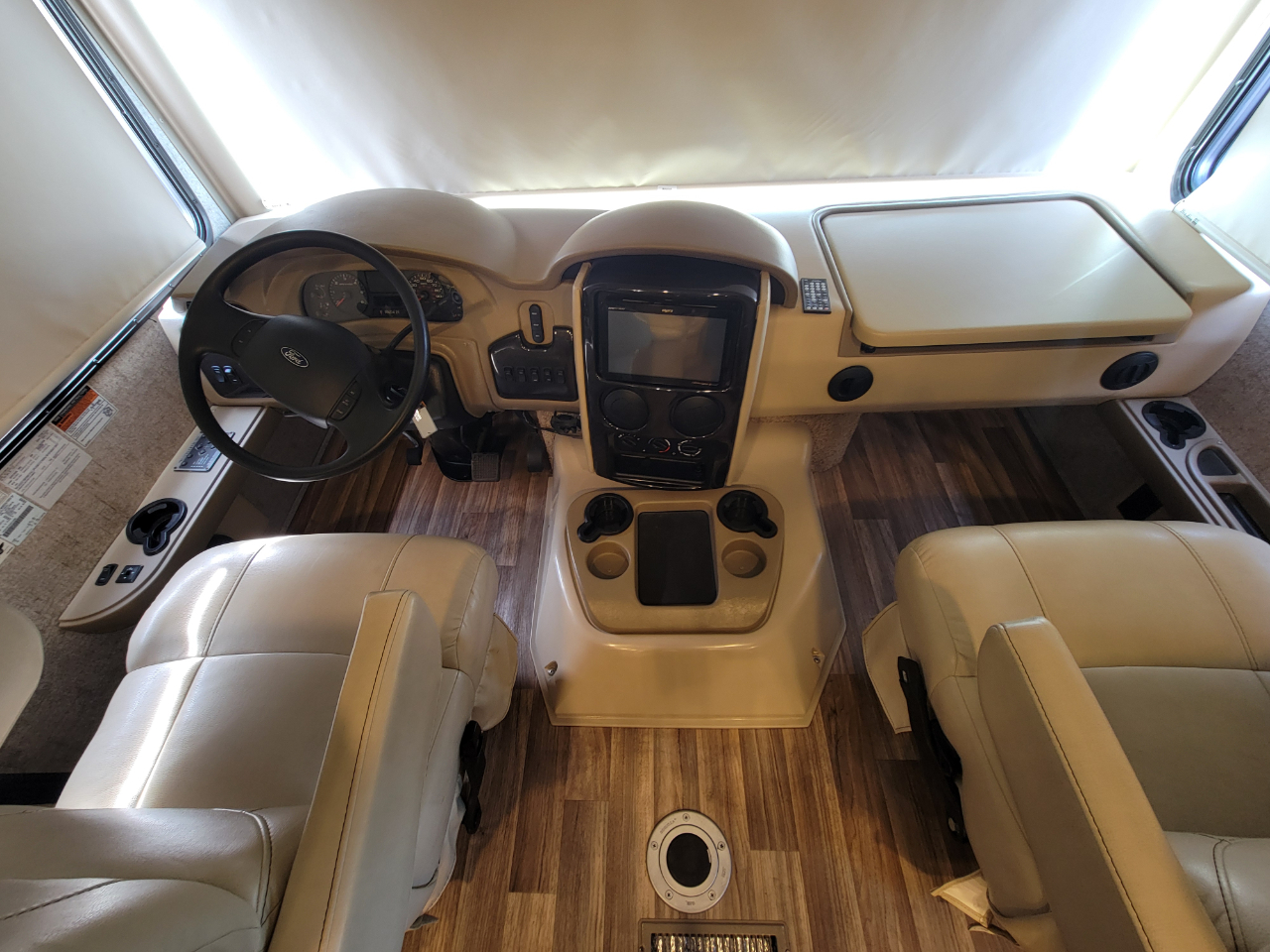 Thor Motor Coach Miramar  2018