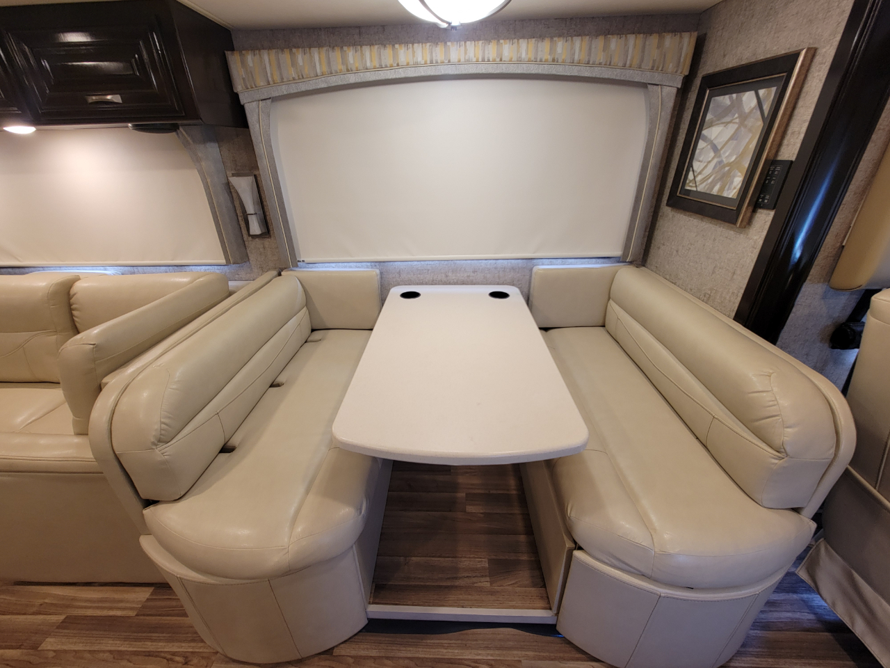 Thor Motor Coach Miramar  2018