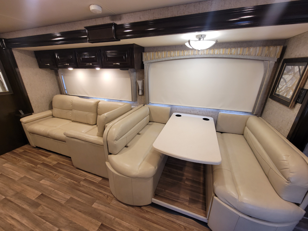 Thor Motor Coach Miramar  2018