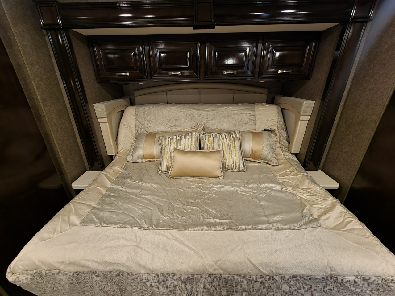 Thor Motor Coach Miramar  2018