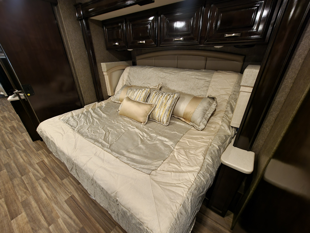 Thor Motor Coach Miramar  2018