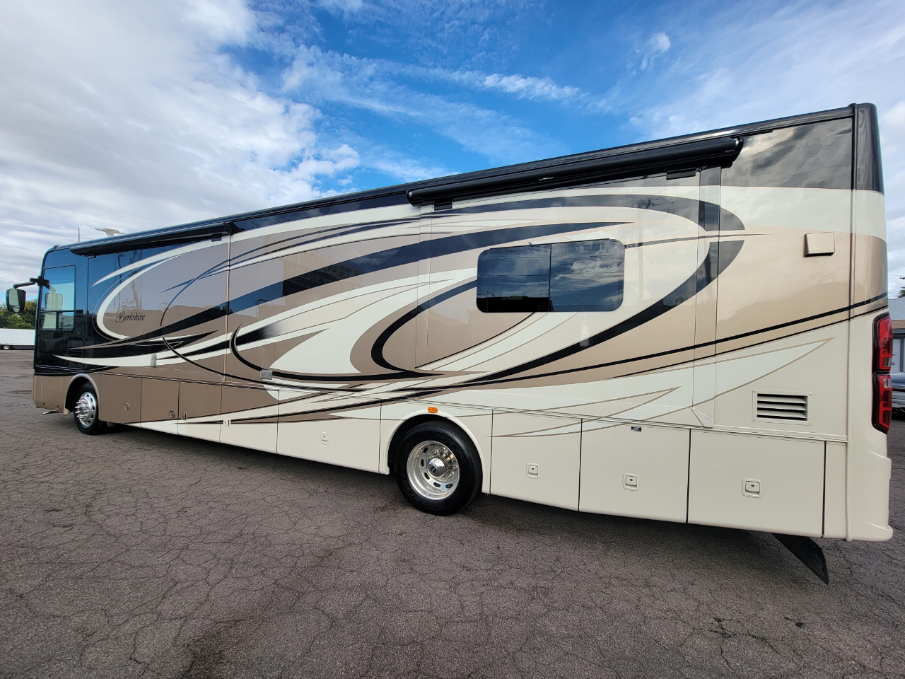 Forest River Berkshire  2014