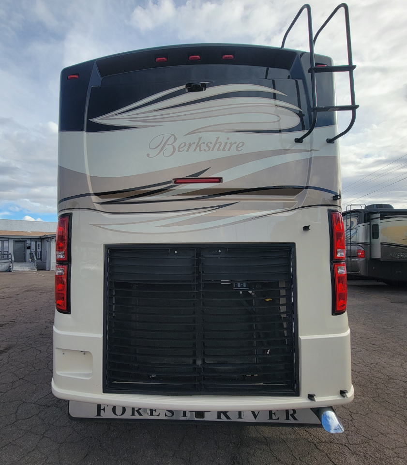 Forest River Berkshire  2014