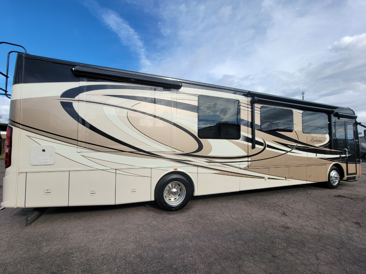 Forest River Berkshire  2014