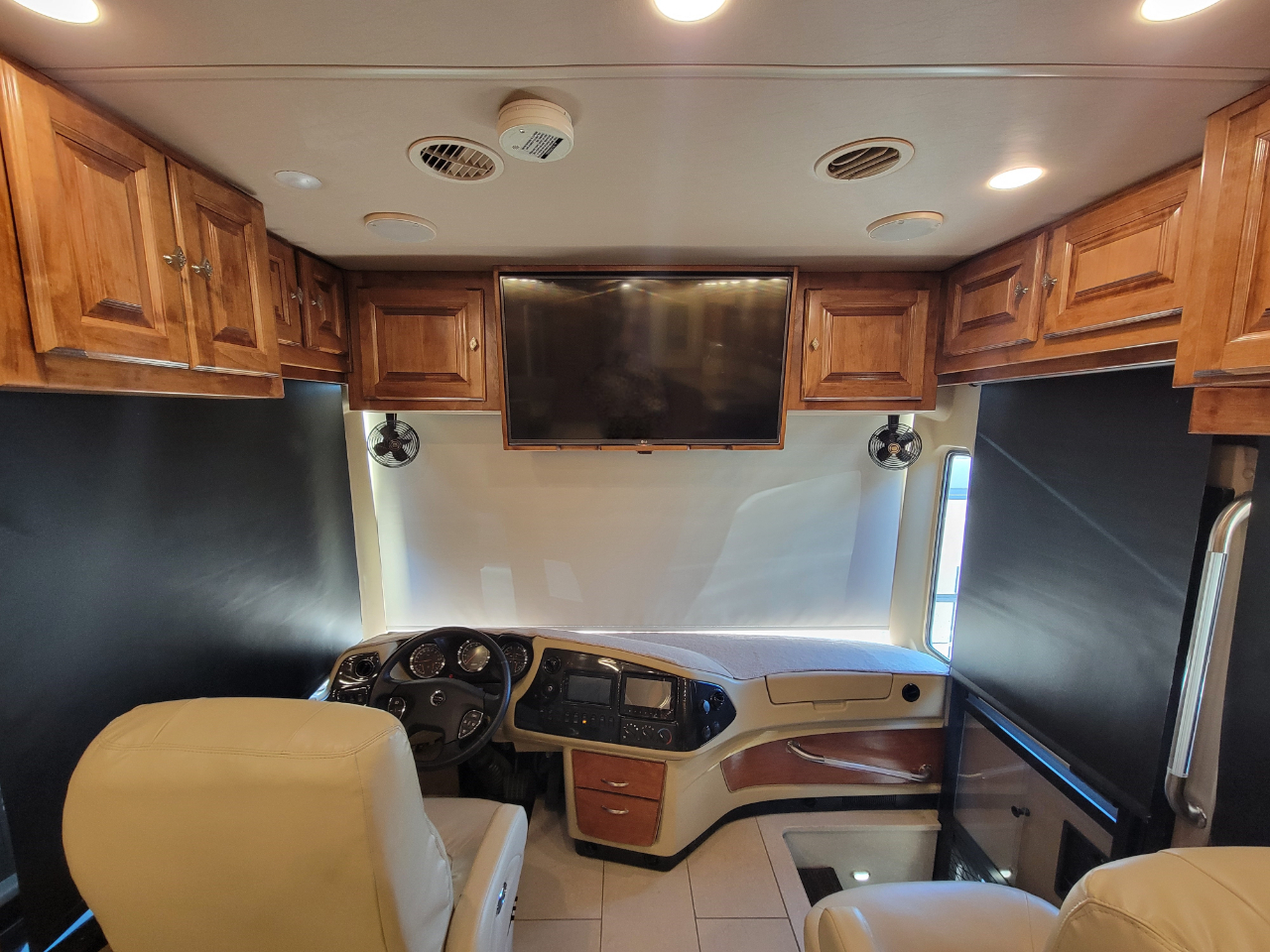 Tiffin Motorhomes Phaeton  2016