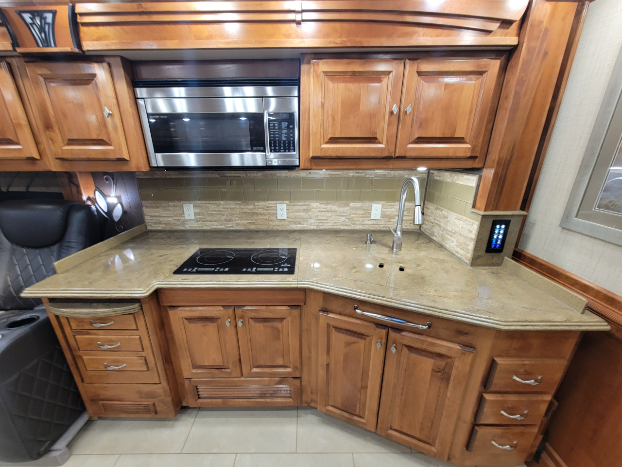 Tiffin Motorhomes Phaeton  2016