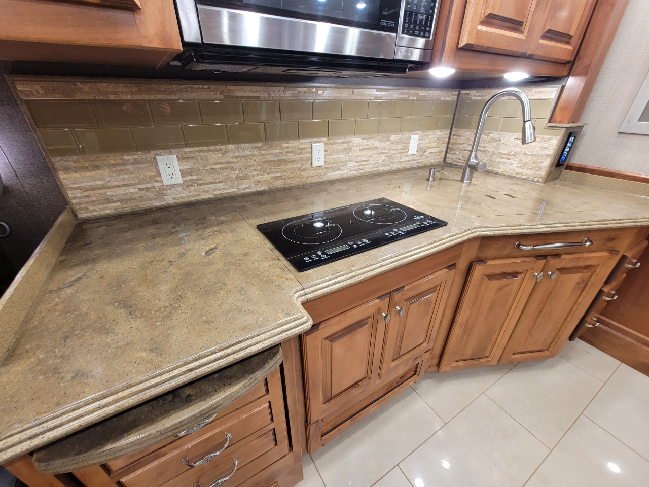 Tiffin Motorhomes Phaeton  2016