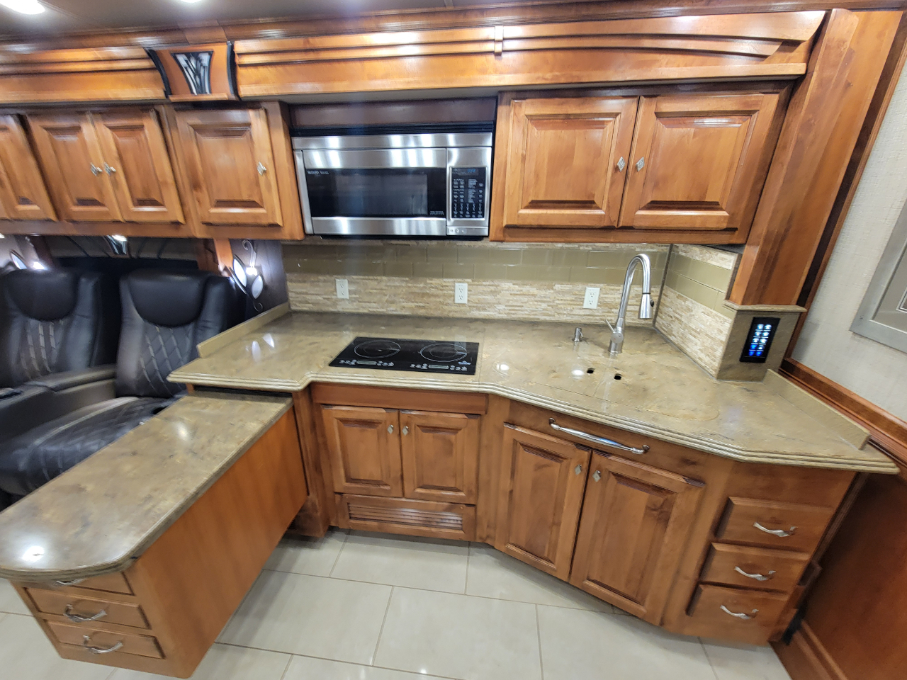 Tiffin Motorhomes Phaeton  2016