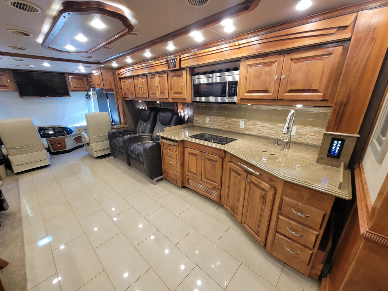 Tiffin Motorhomes Phaeton  2016