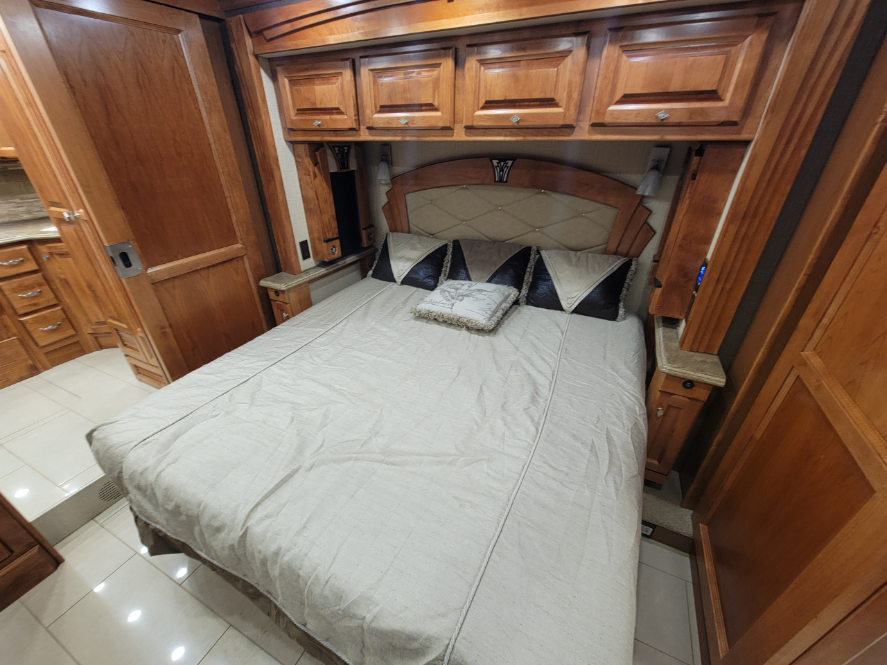 Tiffin Motorhomes Phaeton  2016