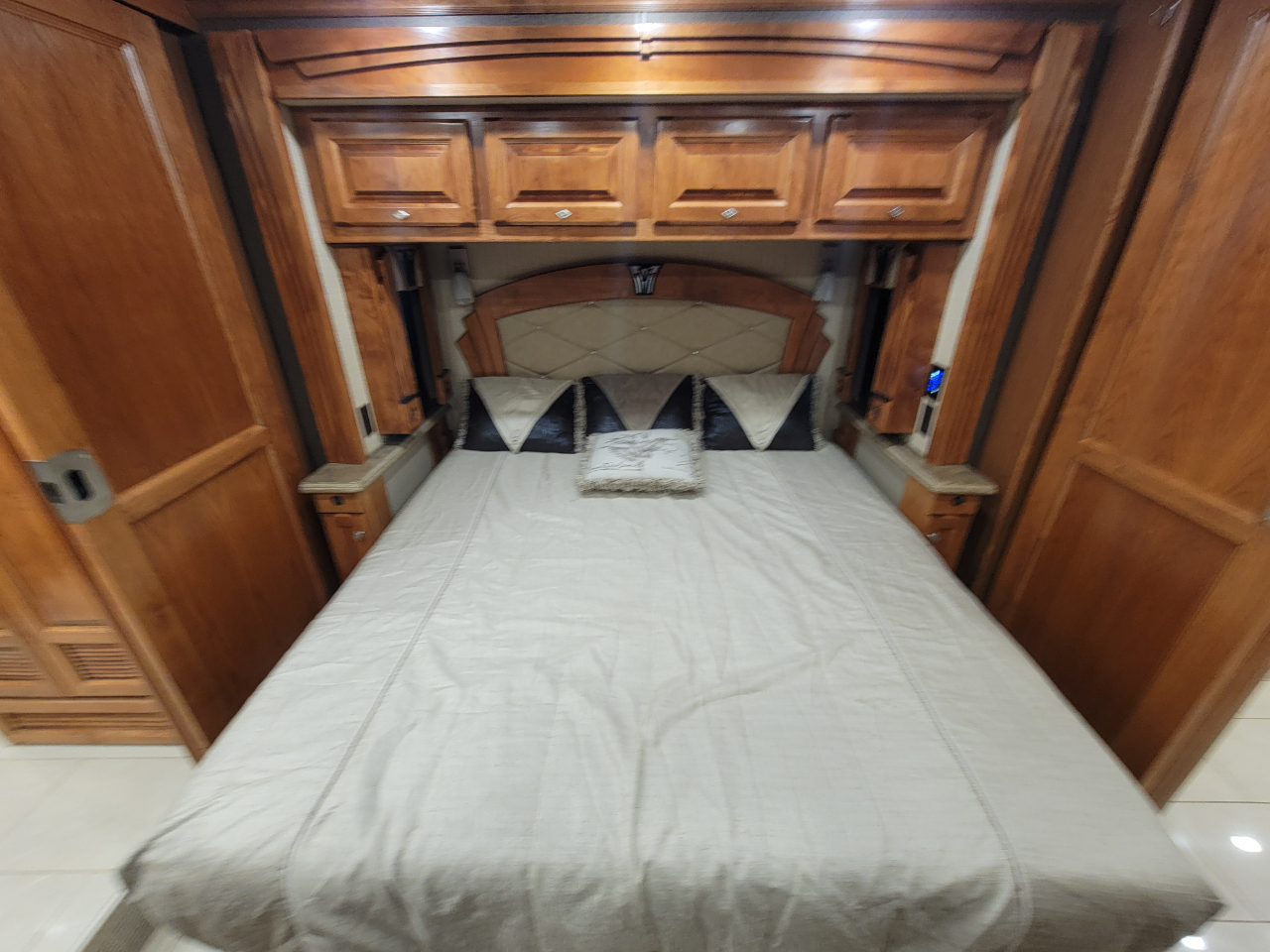 Tiffin Motorhomes Phaeton  2016