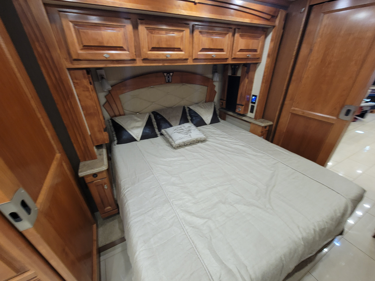 Tiffin Motorhomes Phaeton  2016