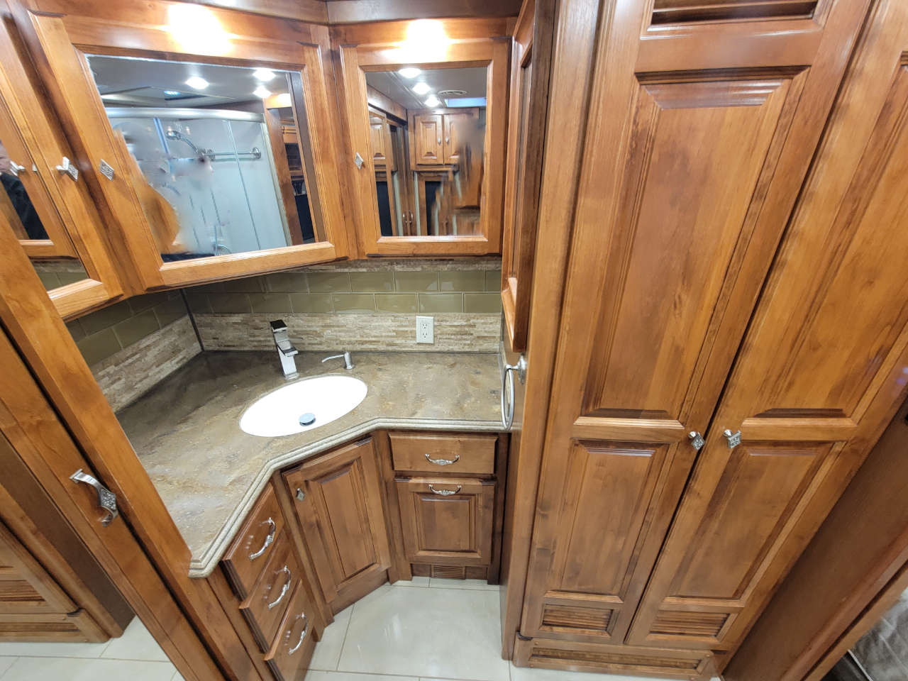 Tiffin Motorhomes Phaeton  2016