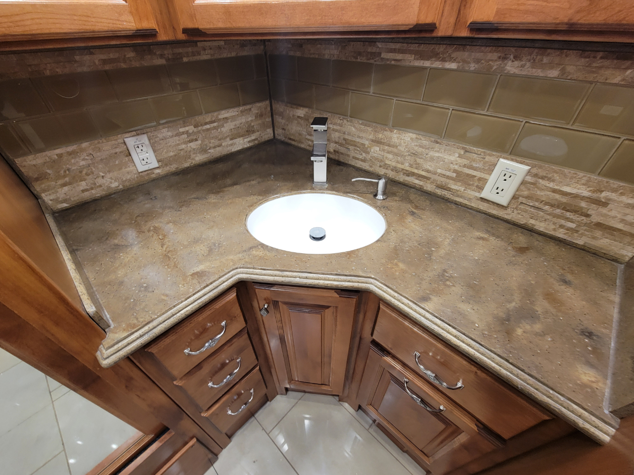 Tiffin Motorhomes Phaeton  2016