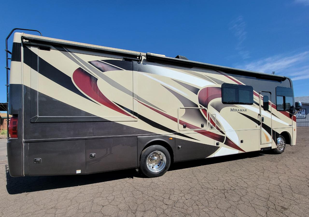 Thor Motor Coach Miramar  2020