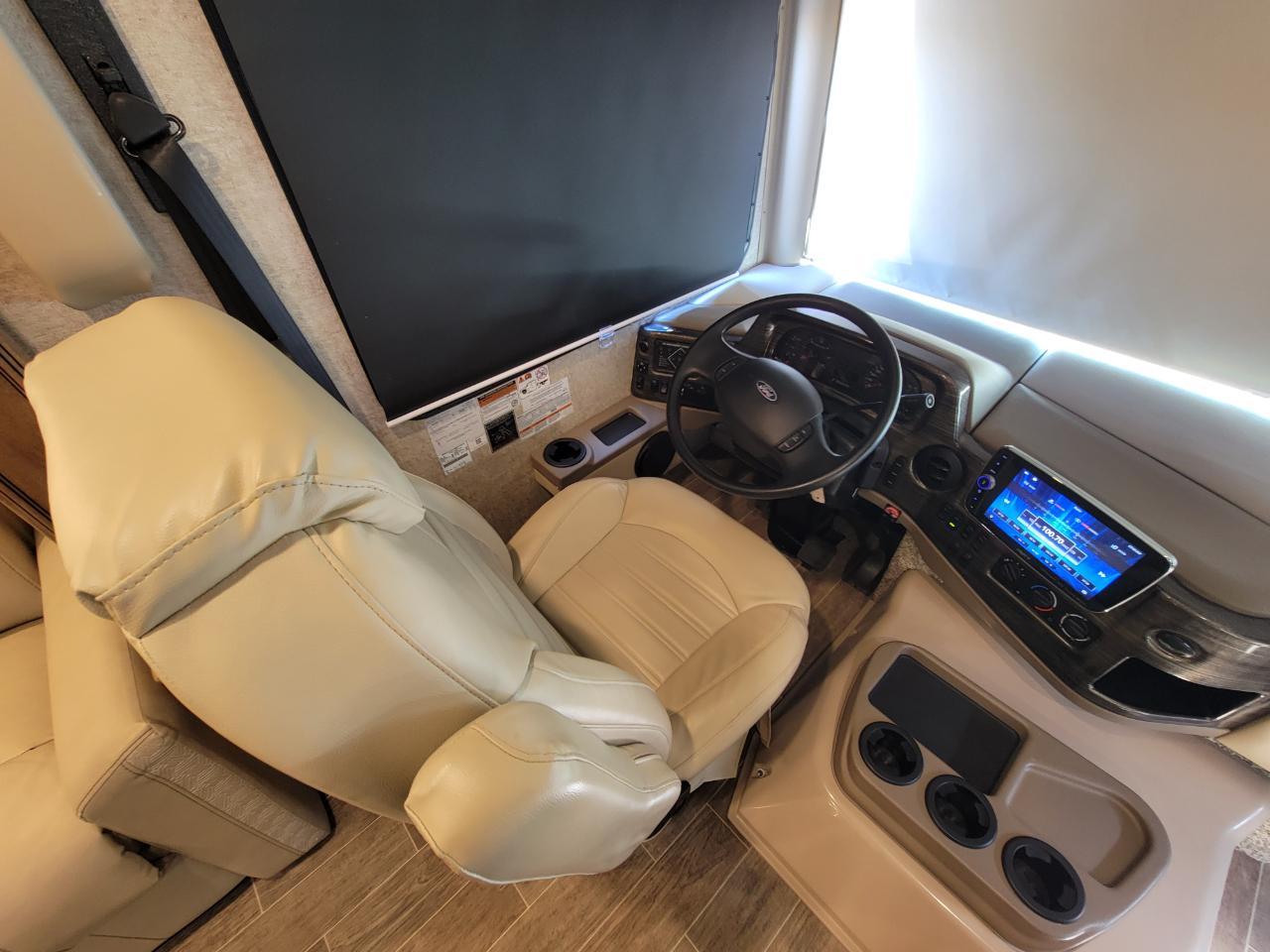 Thor Motor Coach Miramar  2020