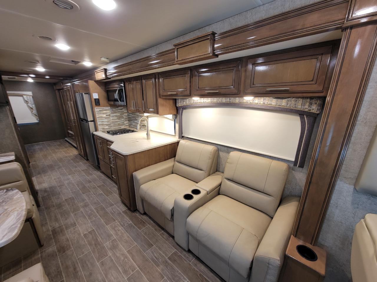 Thor Motor Coach Miramar  2020