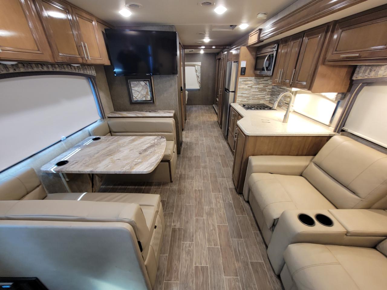 Thor Motor Coach Miramar  2020