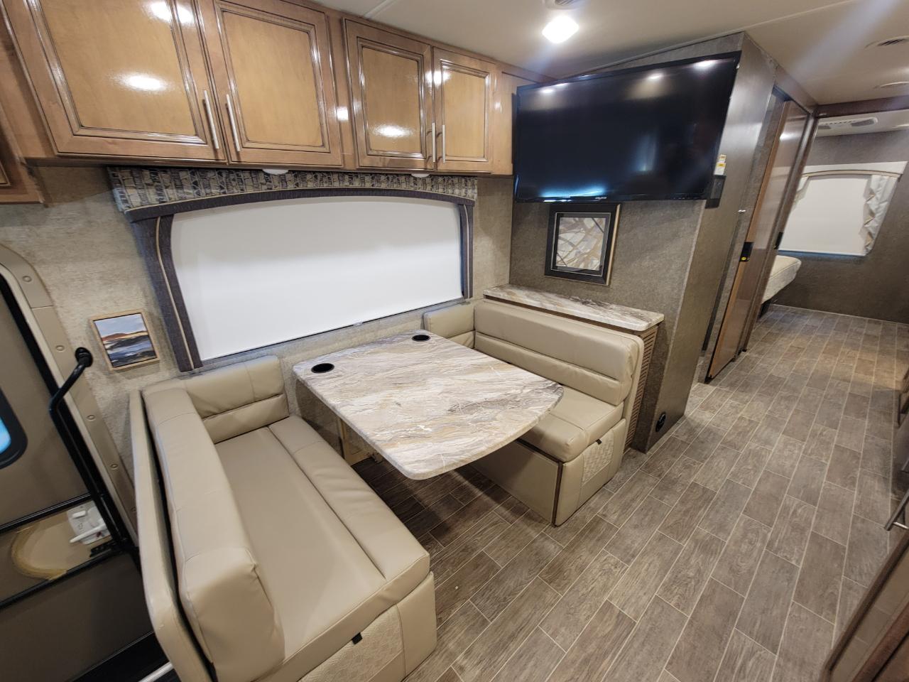 Thor Motor Coach Miramar  2020