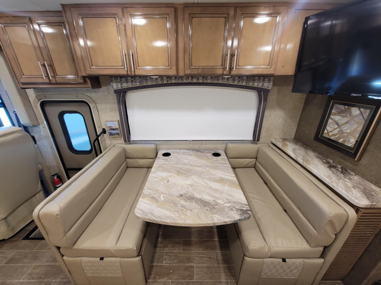 Thor Motor Coach Miramar  2020