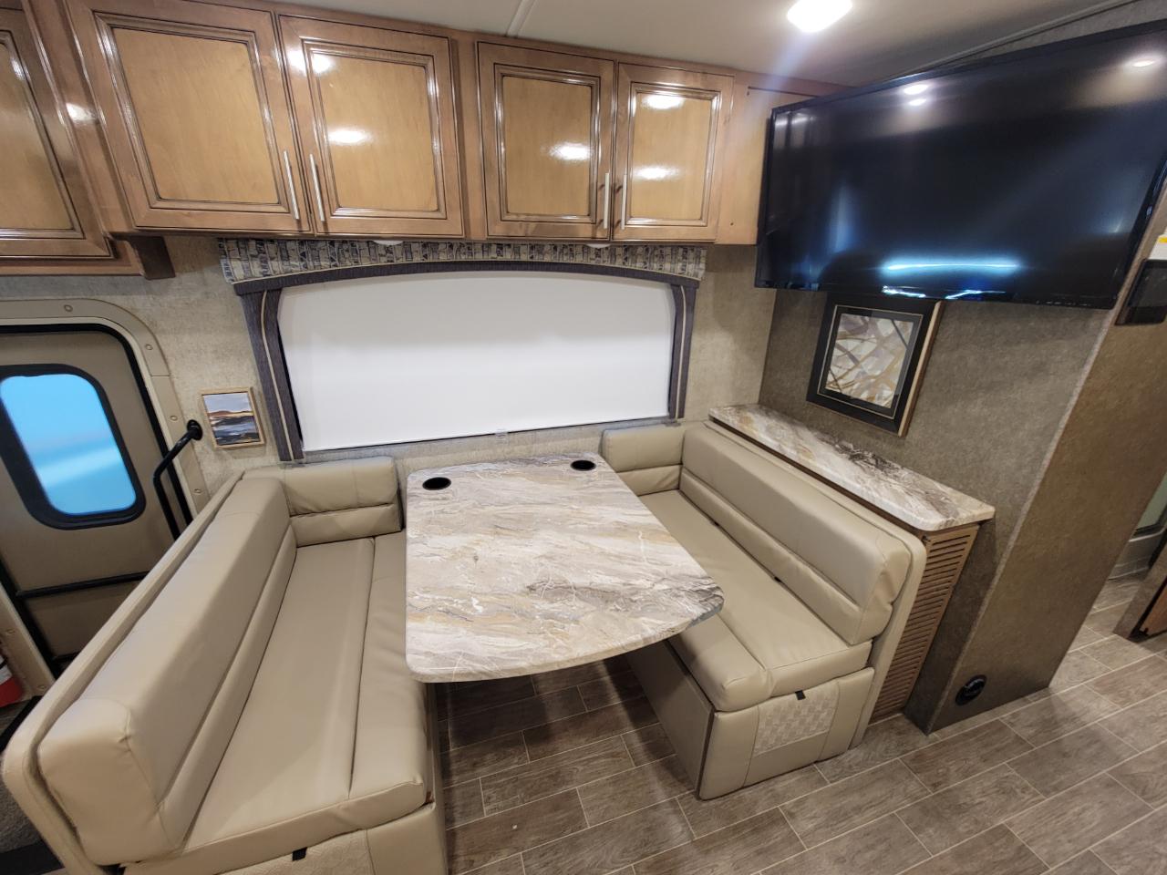 Thor Motor Coach Miramar  2020