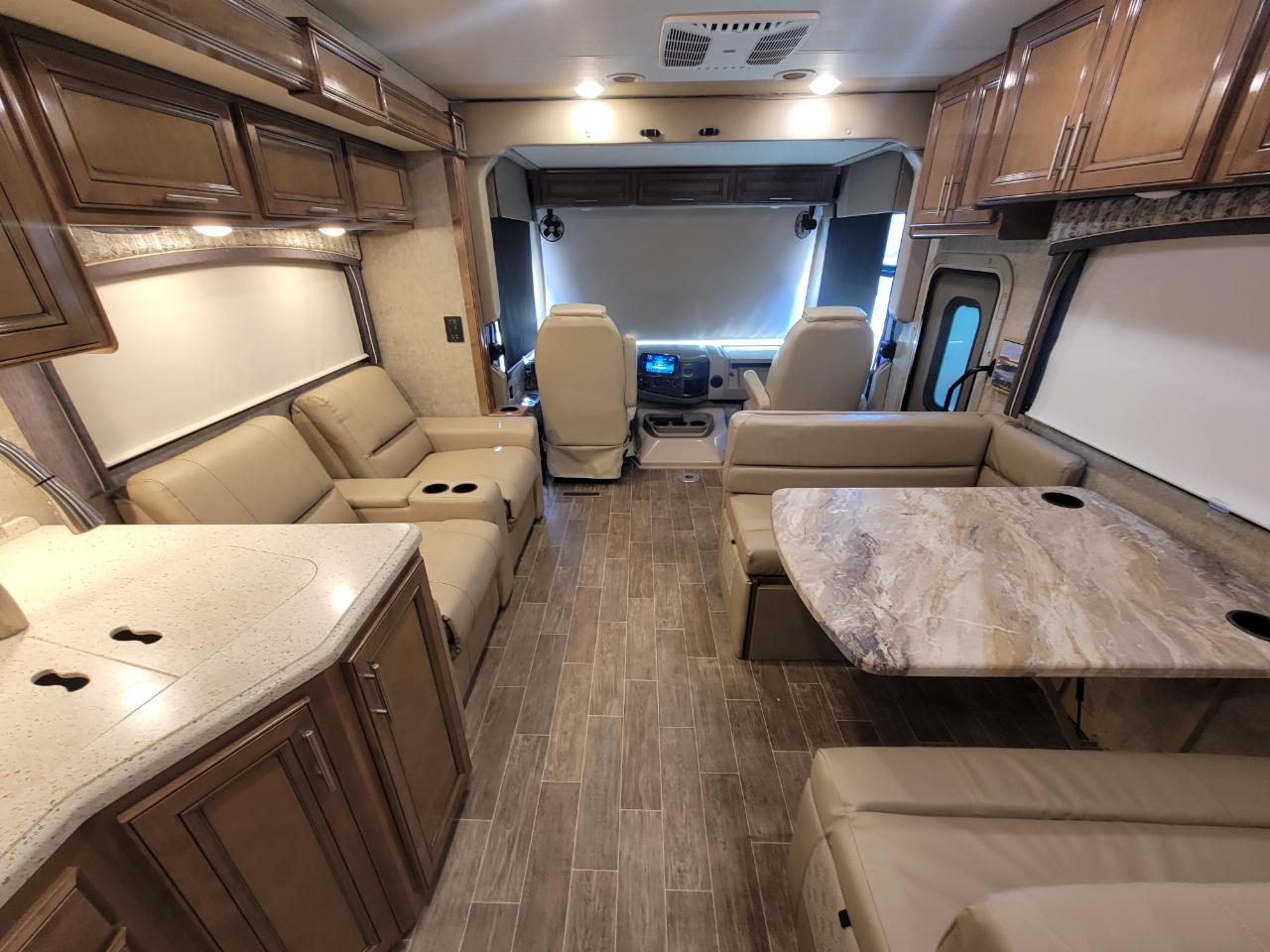 Thor Motor Coach Miramar  2020