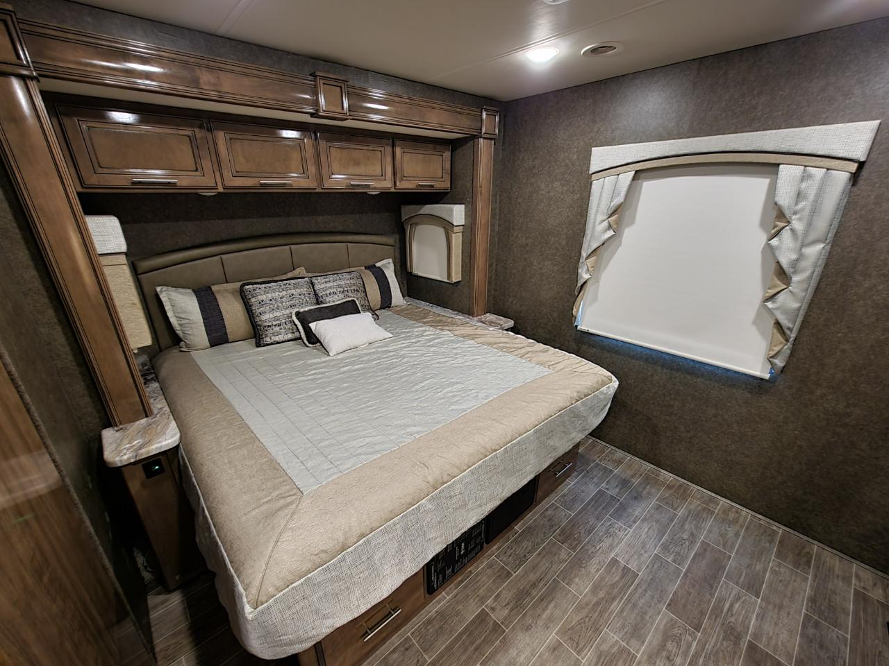 Thor Motor Coach Miramar  2020