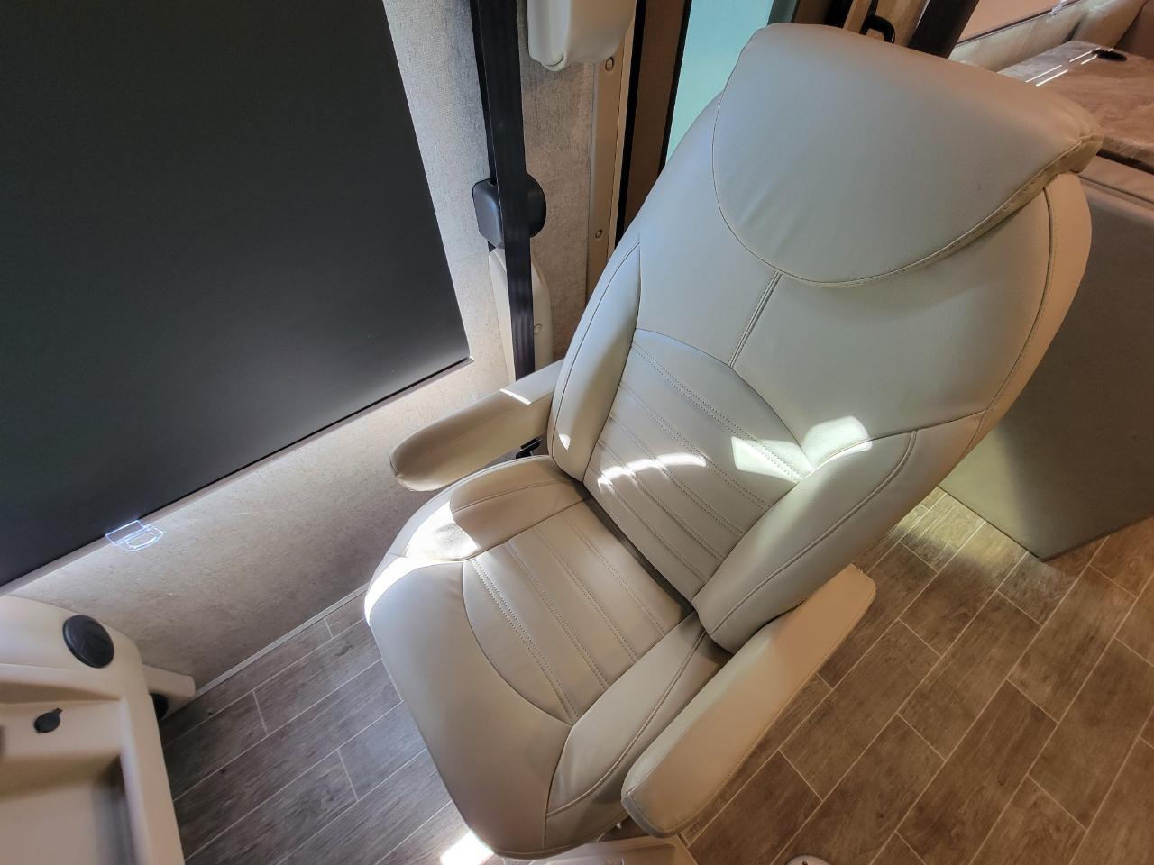 Thor Motor Coach Miramar  2020