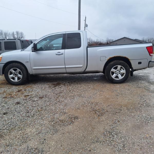 Nissan Titan XE King Cab 2WD 2004