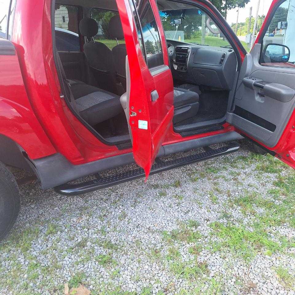 Ford Explorer Sport Trac XLT 2WD 2005