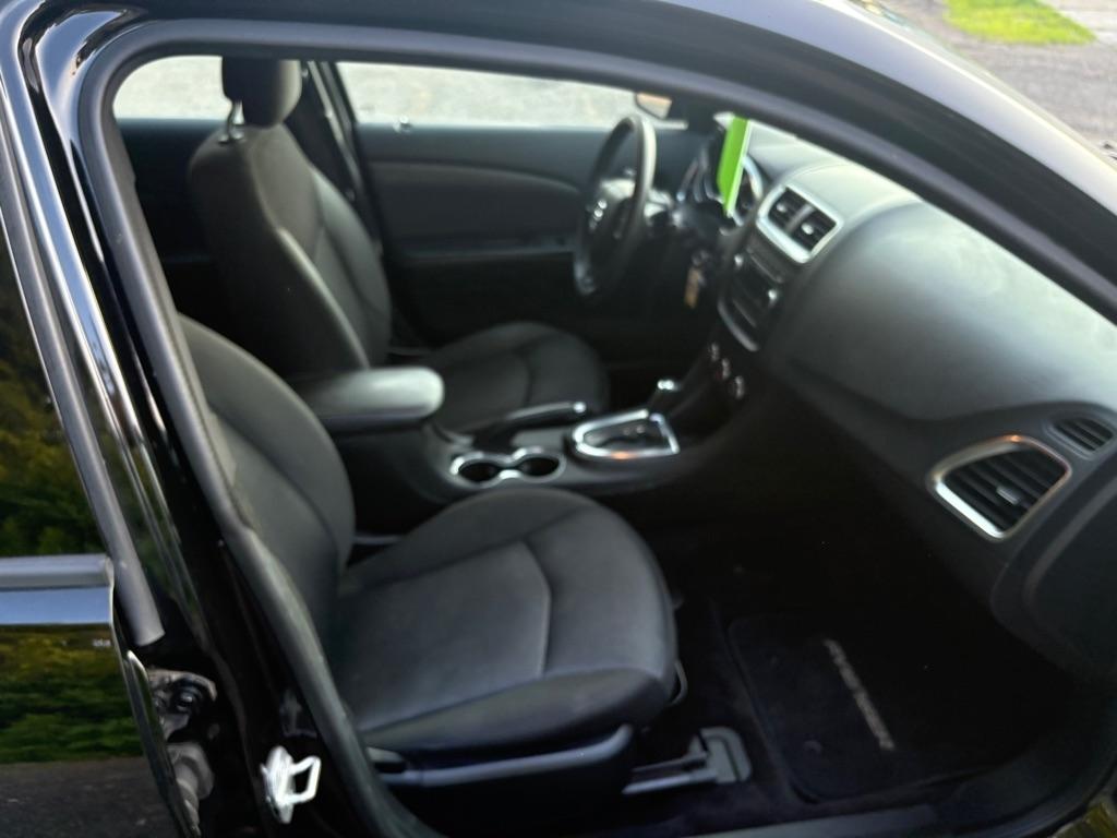 2014 Dodge Avenger SE - Photo 18