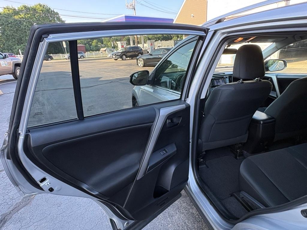 Toyota RAV4 AWD 4dr LE (Natl) 2016