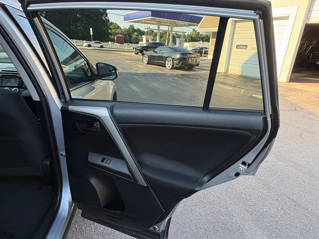 Toyota RAV4 AWD 4dr LE (Natl) 2016