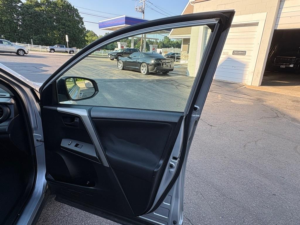 Toyota RAV4 AWD 4dr LE (Natl) 2016