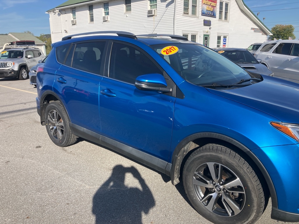 2017 Toyota RAV4 XLE photo 2