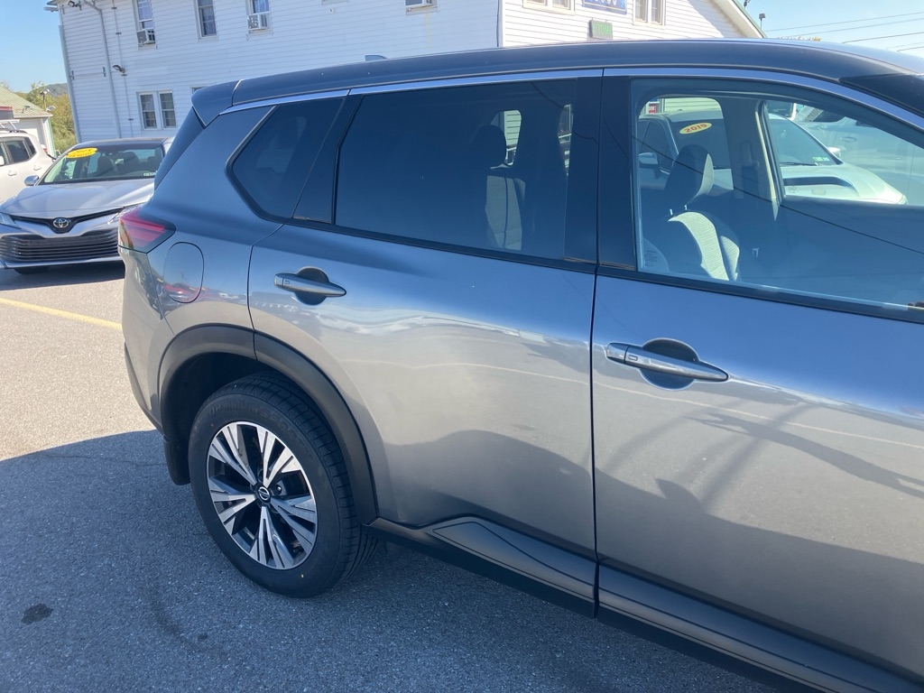2021 Nissan Rogue SV photo 2